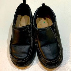Black dress shoes